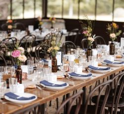 Table dressée pour réception au Domaine de Puyharas à Banon